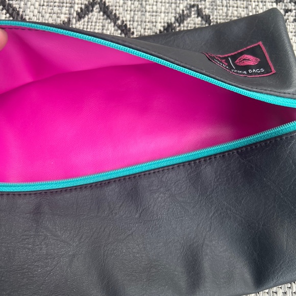 Makeup Junkie Bag Medium Smooth Black with Teal Zipper - Used (see pic) - Picture 1 of 5